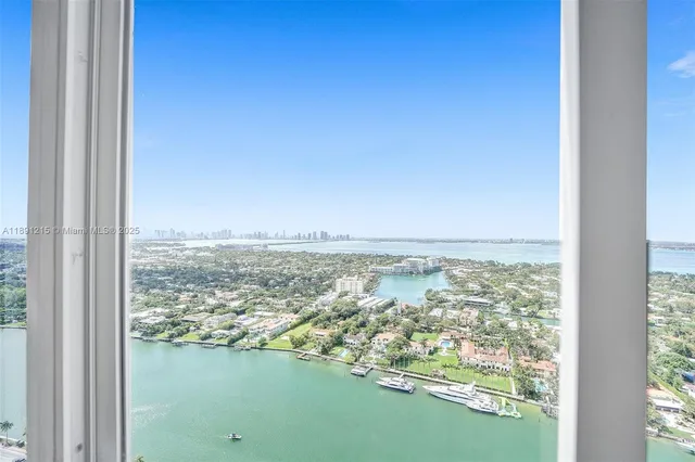 $7,500 | 4779 Collins Avenue, Unit 3705, Miami Beach, FL 33140