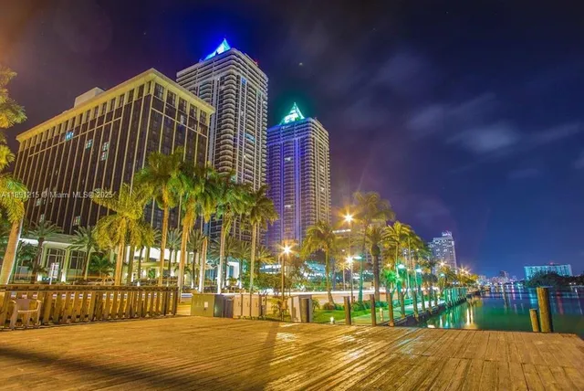 $7,500 | 4779 Collins Avenue, Unit 3705, Miami Beach, FL 33140