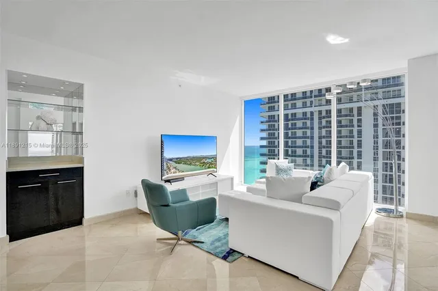 $7,500 | 4779 Collins Avenue, Unit 3705, Miami Beach, FL 33140