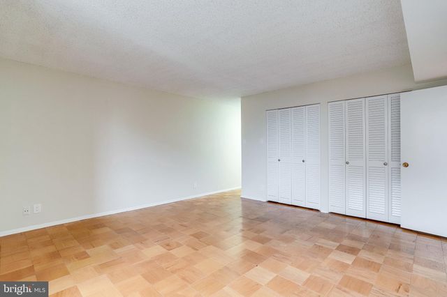 $638,000 | 3800 Fairfax Drive, Unit 306, Arlington, VA 22203