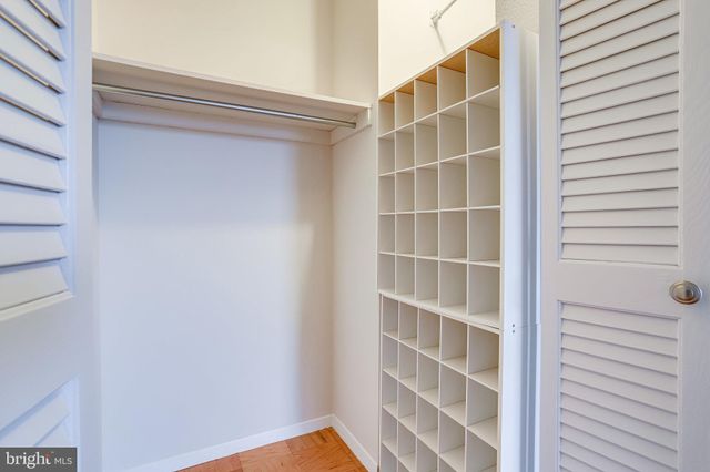 $638,000 | 3800 Fairfax Drive, Unit 306, Arlington, VA 22203