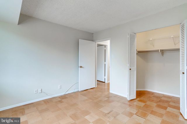 $638,000 | 3800 Fairfax Drive, Unit 306, Arlington, VA 22203