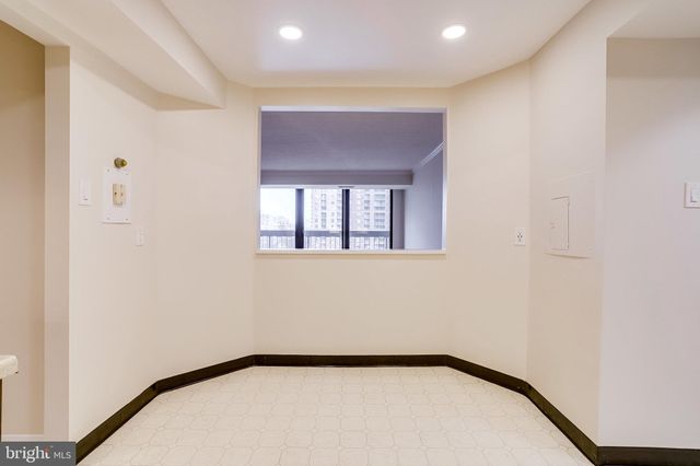 $638,000 | 3800 Fairfax Drive, Unit 306, Arlington, VA 22203