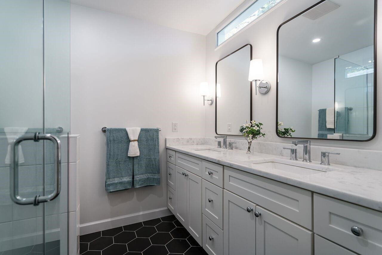 1436 Princess Anne Road Raleigh, NC 27607 - Photo 21 of 36 Primary Bathroom