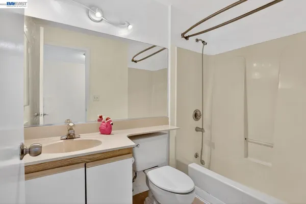 $308,000 | 2901 MacArthur Boulevard, Unit 103, Oakland, CA 94602