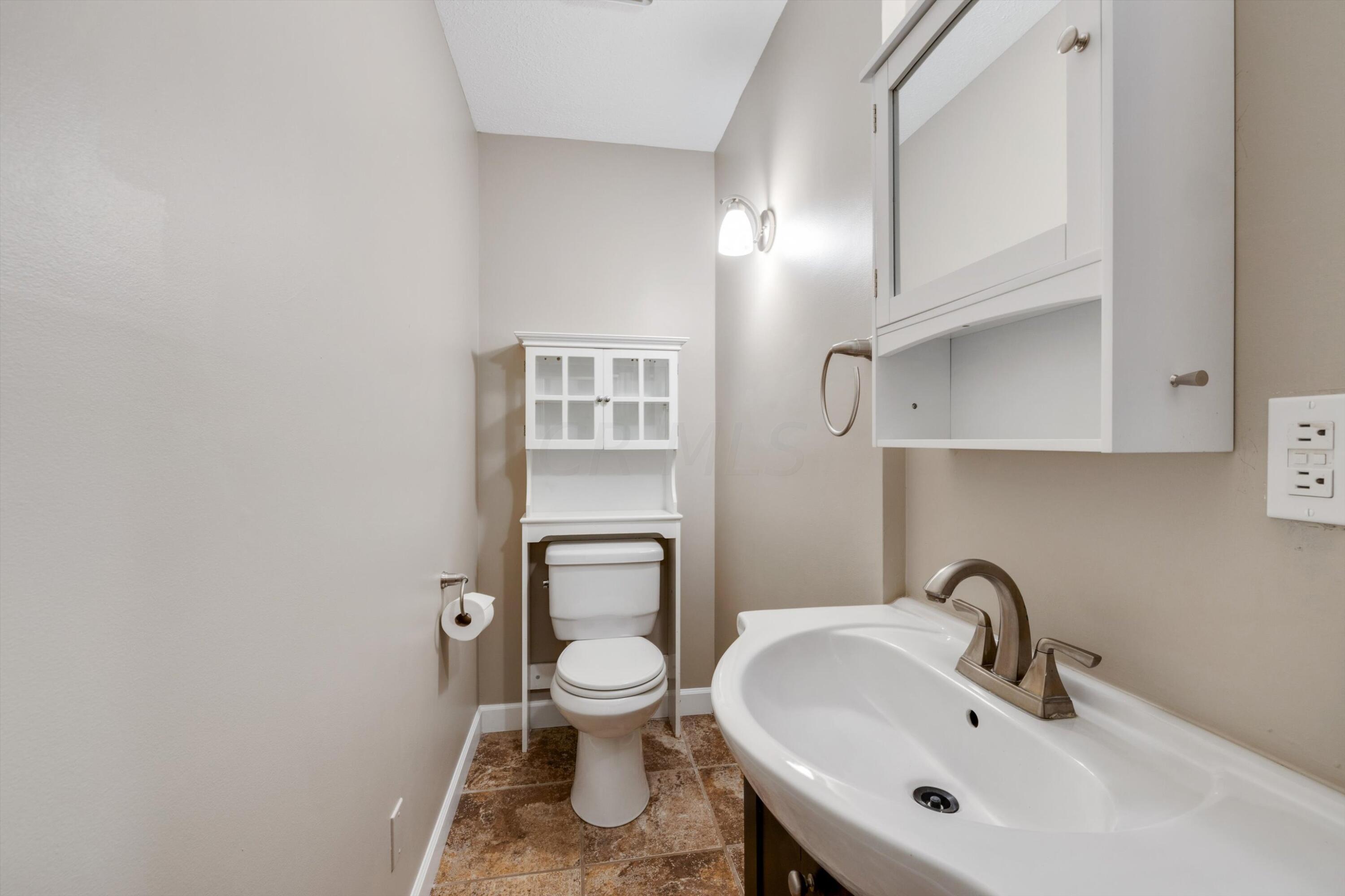 5240 Worthington Road Galena, OH 43021 - Photo 32 of 74 bath up 3