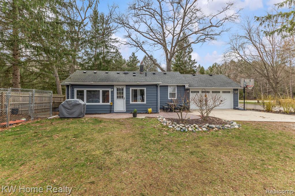 4215 Newton Road Walled Lake, MI 48390 - Photo 23 of 29 Gallery Image 23