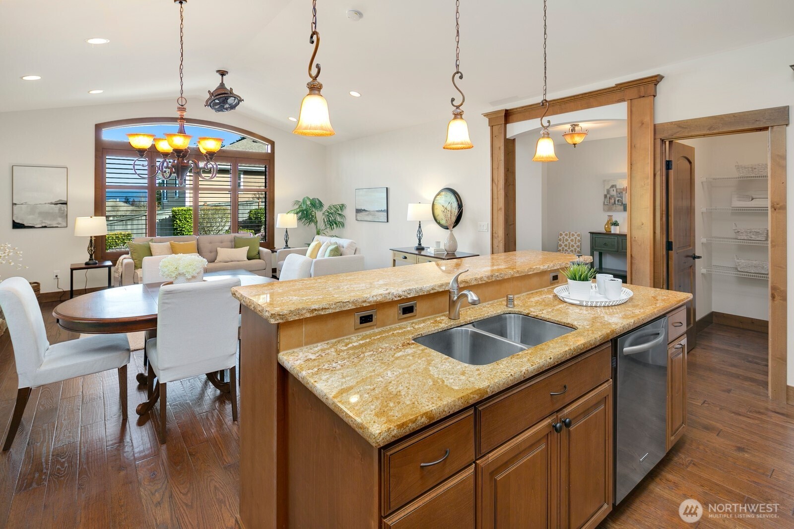 8512 184th Street Southwest Edmonds, WA 98026 - Photo 11 of 33 Gallery Image 11