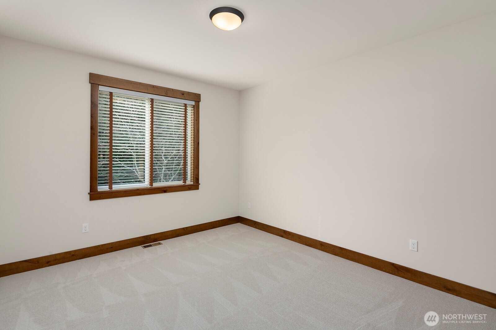 8512 184th Street Southwest Edmonds, WA 98026 - Photo 25 of 33 Gallery Image 25
