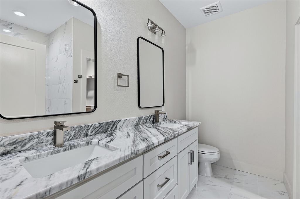 4805 Dry Creek Road Sherman, TX 75092 - Photo 19 of 29 a bathroom with a granite countertop sink and a mirror