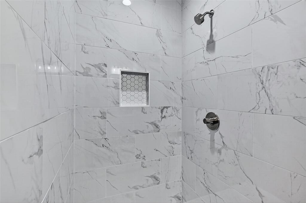 4805 Dry Creek Road Sherman, TX 75092 - Photo 20 of 29 a bathroom with shower