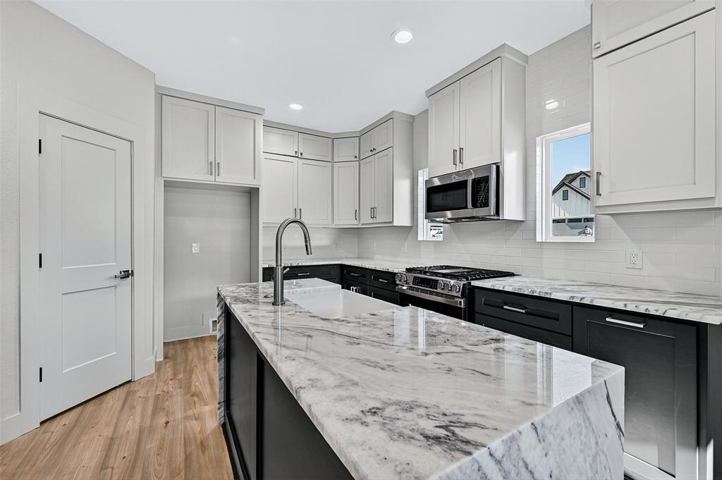 4805 Dry Creek Road Sherman, TX 75092 - Photo 10 of 29 a kitchen with granite countertop a sink and cabinets