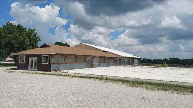 $1,999,950 | 262 East 2100th Road, Wellsville, KS 66092