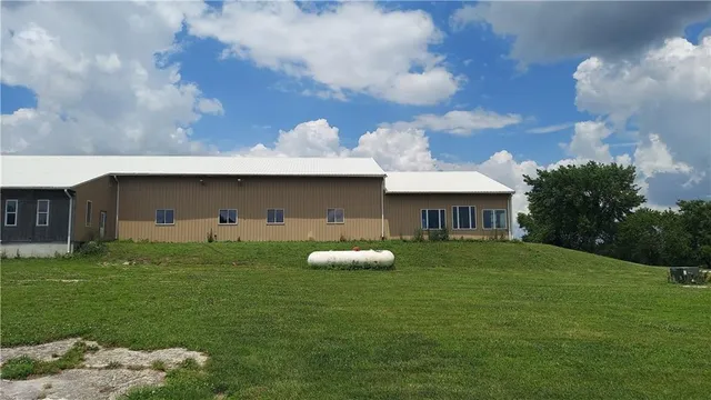 $1,999,950 | 262 East 2100th Road, Wellsville, KS 66092