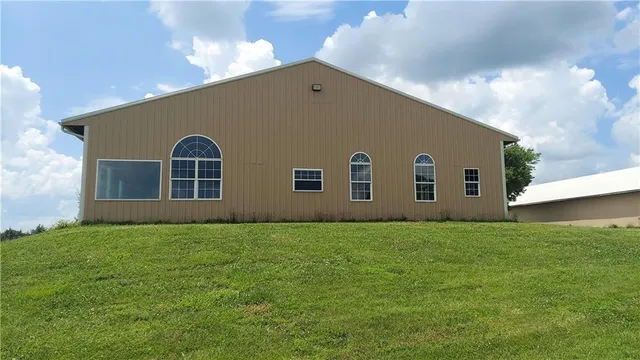 $1,999,950 | 262 East 2100th Road, Wellsville, KS 66092