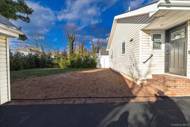 $4,800 | 2280 Brookside Avenue, Wantagh, NY 11793