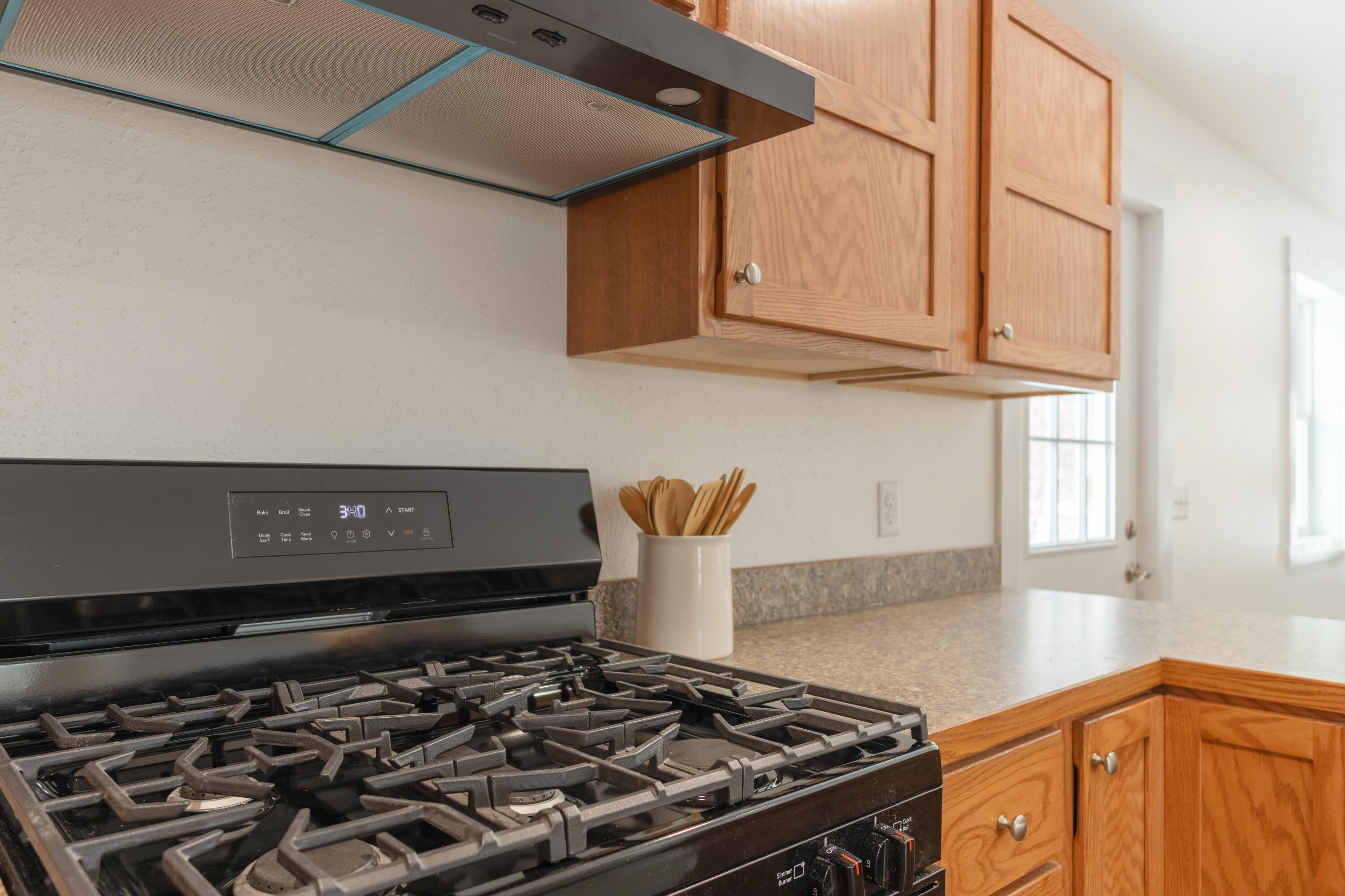 1910 Ramona Avenue Portage, MI 49002 - Photo 10 of 31 Appliance Stay