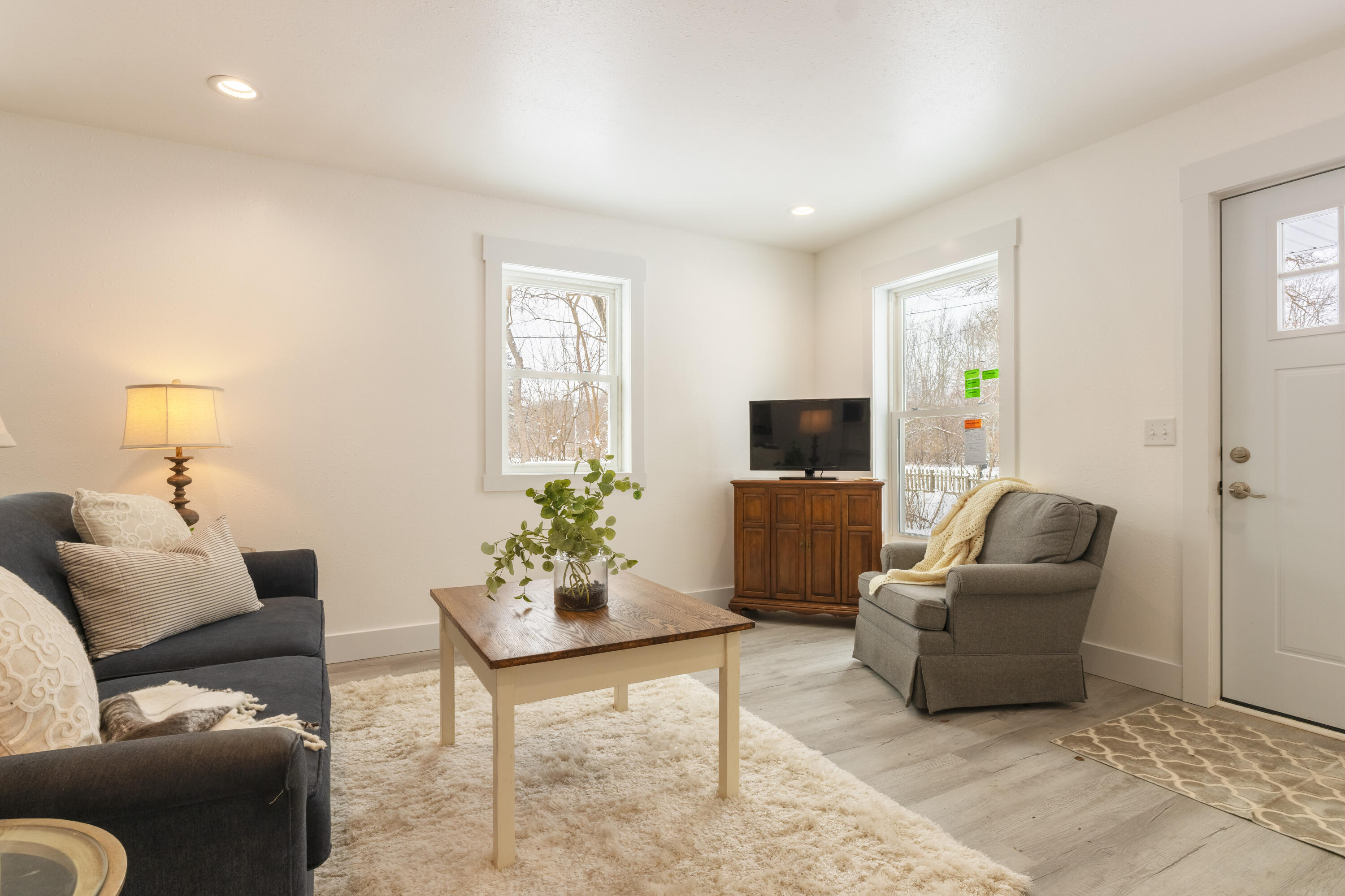 1910 Ramona Avenue Portage, MI 49002 - Photo 6 of 31 Living Room