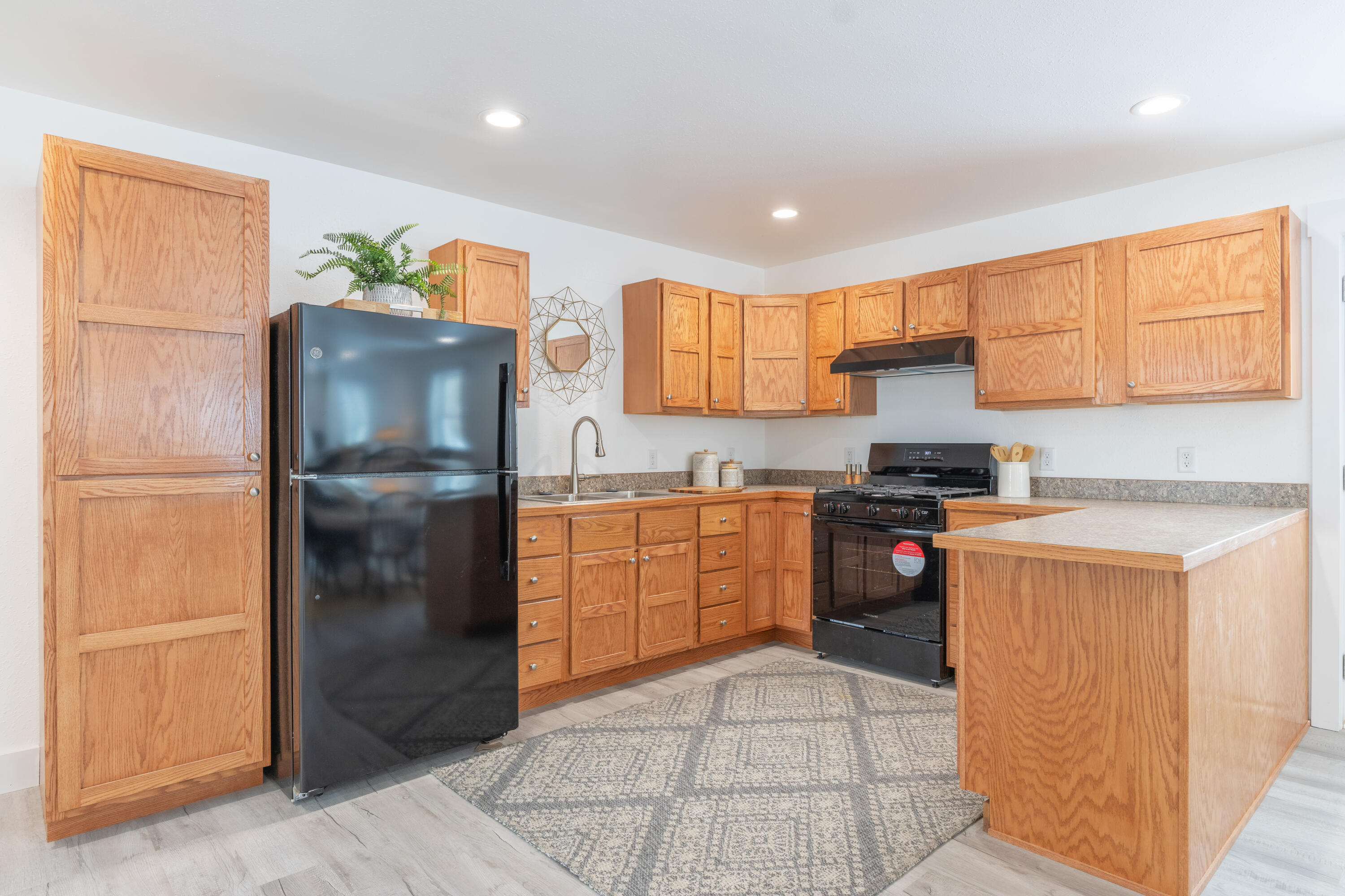 1910 Ramona Avenue Portage, MI 49002 - Photo 8 of 31 Kitchen