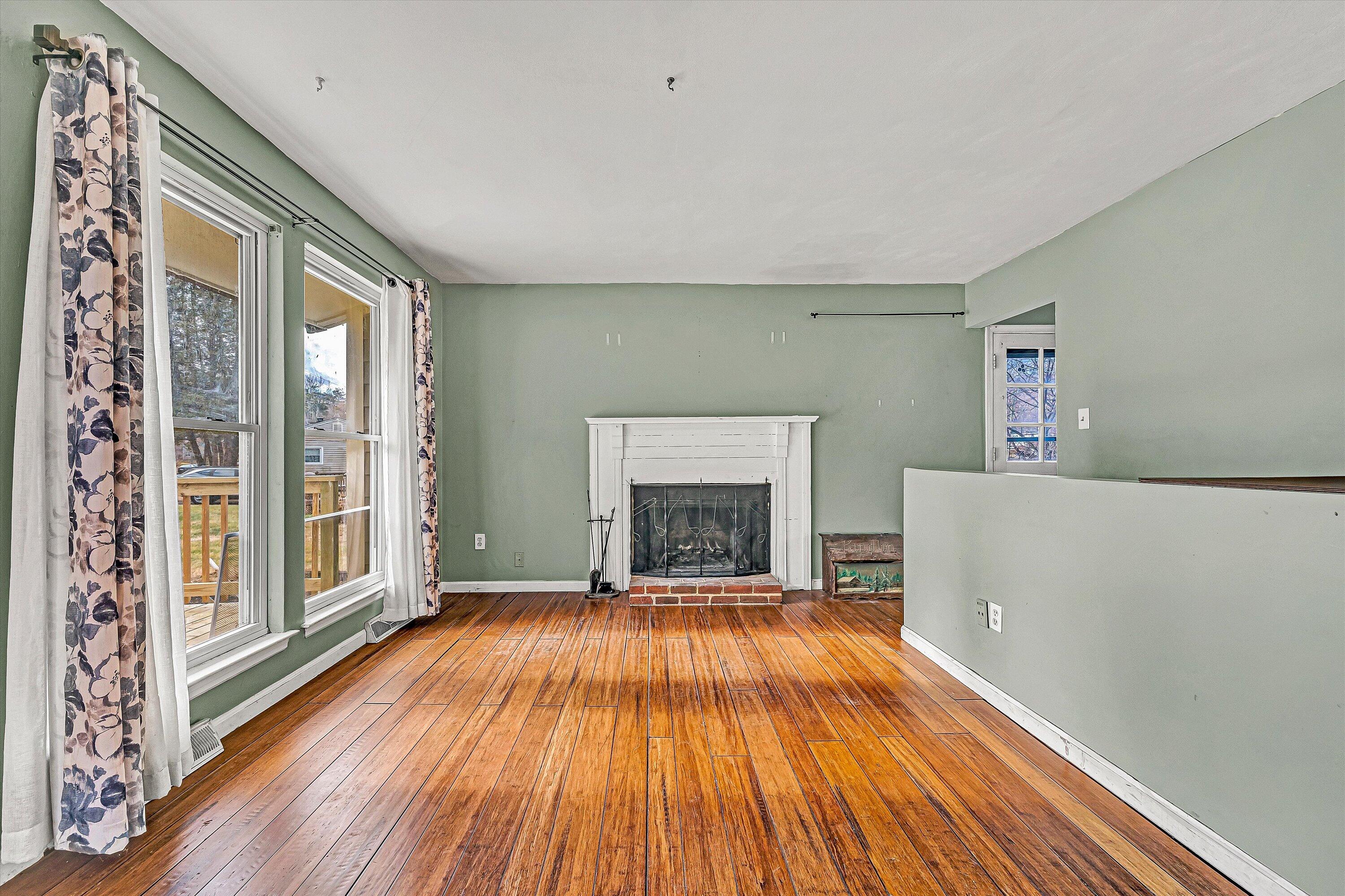 4064 Crawford Road Roanoke, VA 24018 - Photo 4 of 25 04-VM-05232