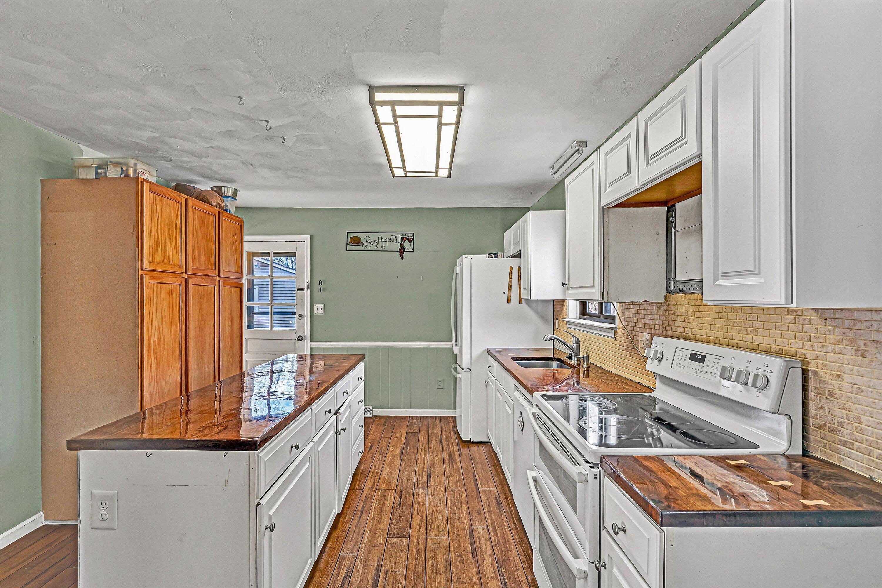 4064 Crawford Road Roanoke, VA 24018 - Photo 6 of 25 06-VM-05238