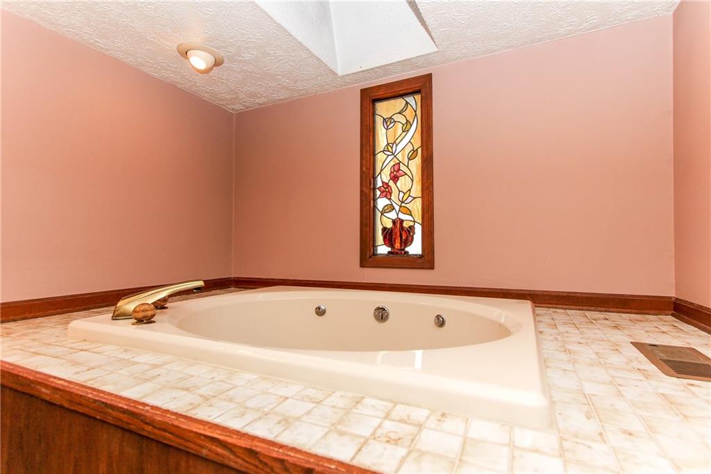 8112 Sequoia Court Indianapolis, IN 46240 - Photo 11 of 20