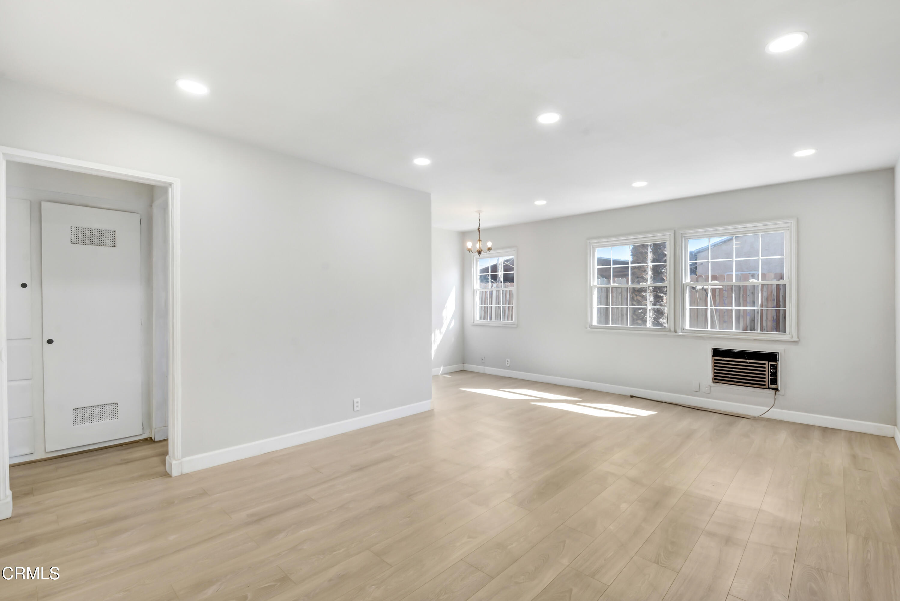 10172 Vena Avenue Arleta, CA 91331 - Photo 2 of 16 _DYS9083