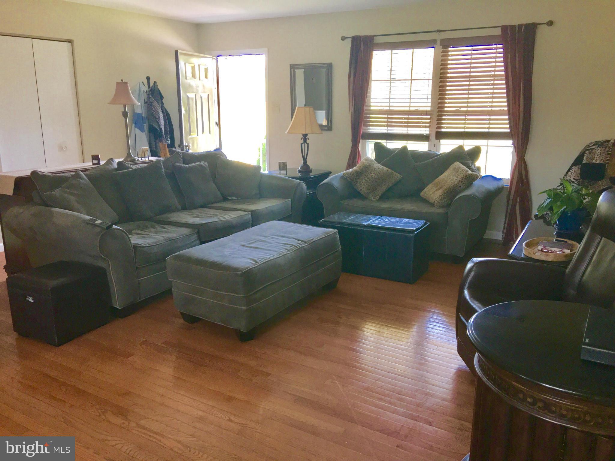 16316 Yeoho Road Sparks, MD 21152 - Photo 3 of 17 Living Room