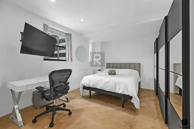 $810,000 | 150 West 51st Street, Unit 1919 | Theater District