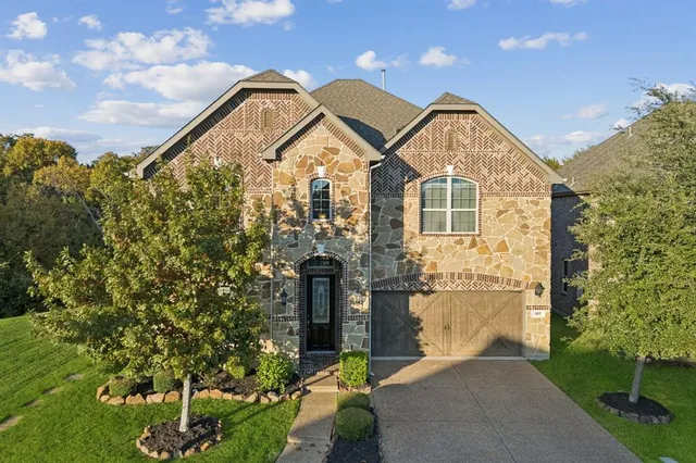 a view of a house with a outdoor space
