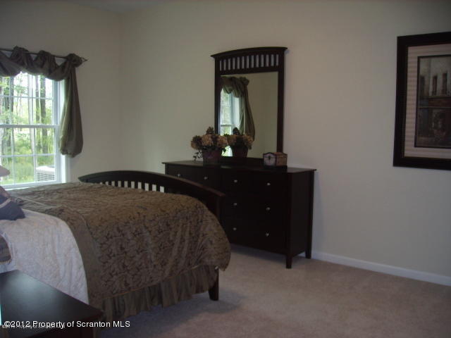 37 Wyndham Road Clarks Summit, PA 18411 - Photo 4 of 12 Gallery Image 4