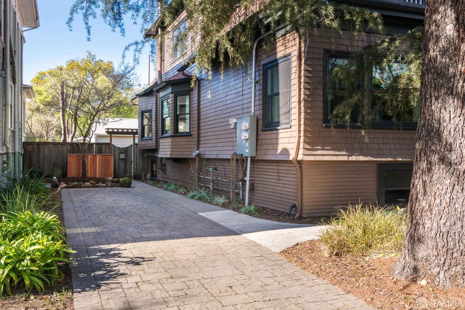 857 Laurel Street Alameda, CA 94501 - Photo 3 of 30