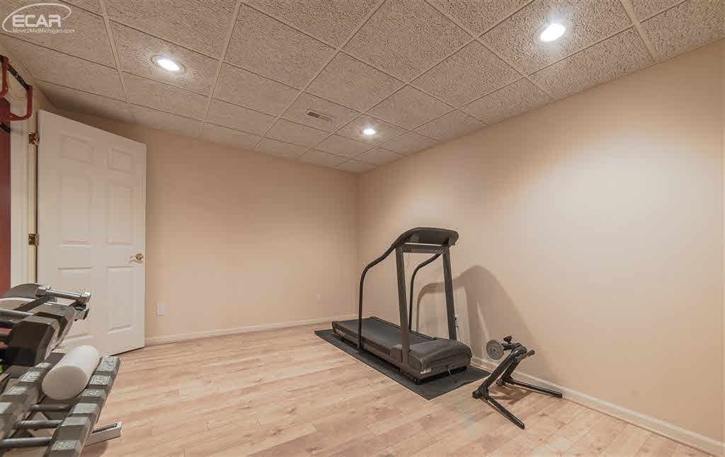 1130 Kings Carriage Road Grand Blanc, MI 48439 - Photo 60 of 92 21404224-59.JPG