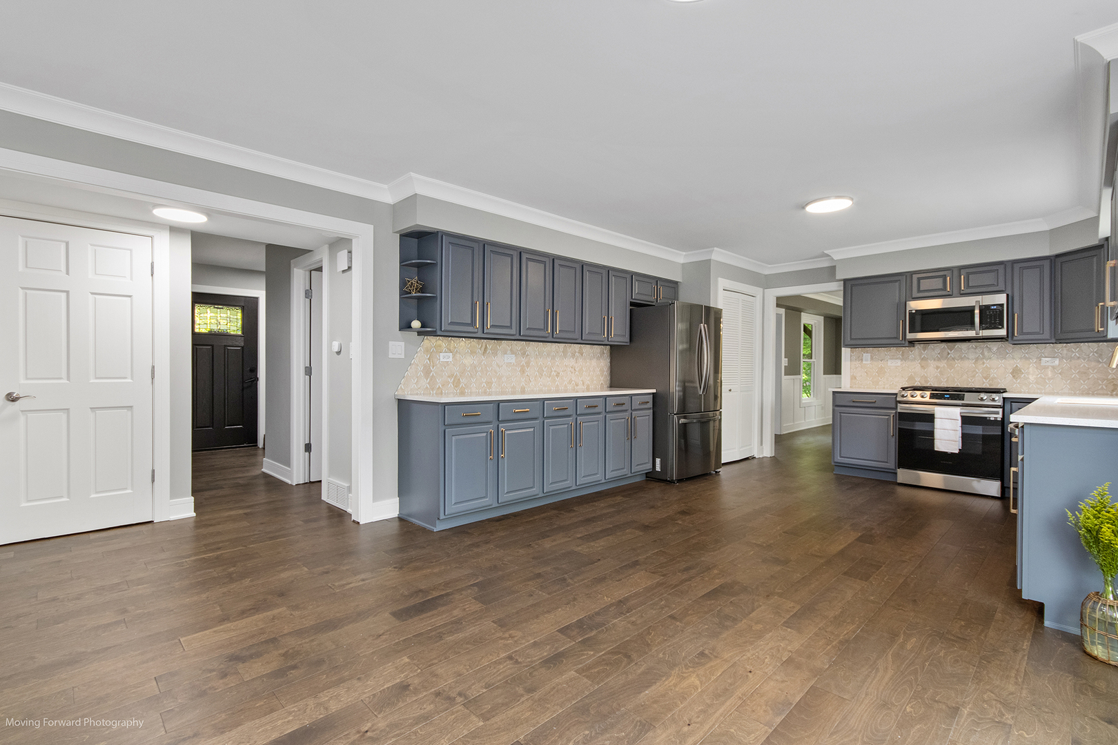 461 Huntley Road Crystal Lake, IL 60014 - Photo 10 of 45 a view of kitchen with furniture and wooden floor