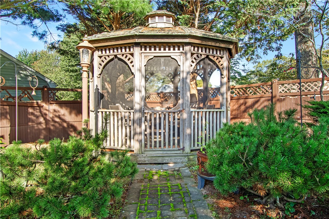 73 Custer Street Warwick, RI 02889 - Photo 5 of 37 Gallery Image 5