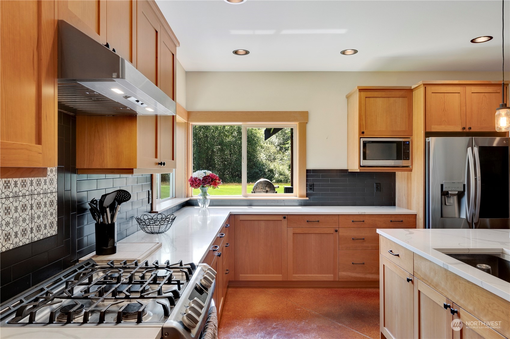 1680 Butler Creek Road Sedro-Woolley, WA 98284 - Photo 13 of 40 a kitchen with stainless steel appliances granite countertop a stove and a sink