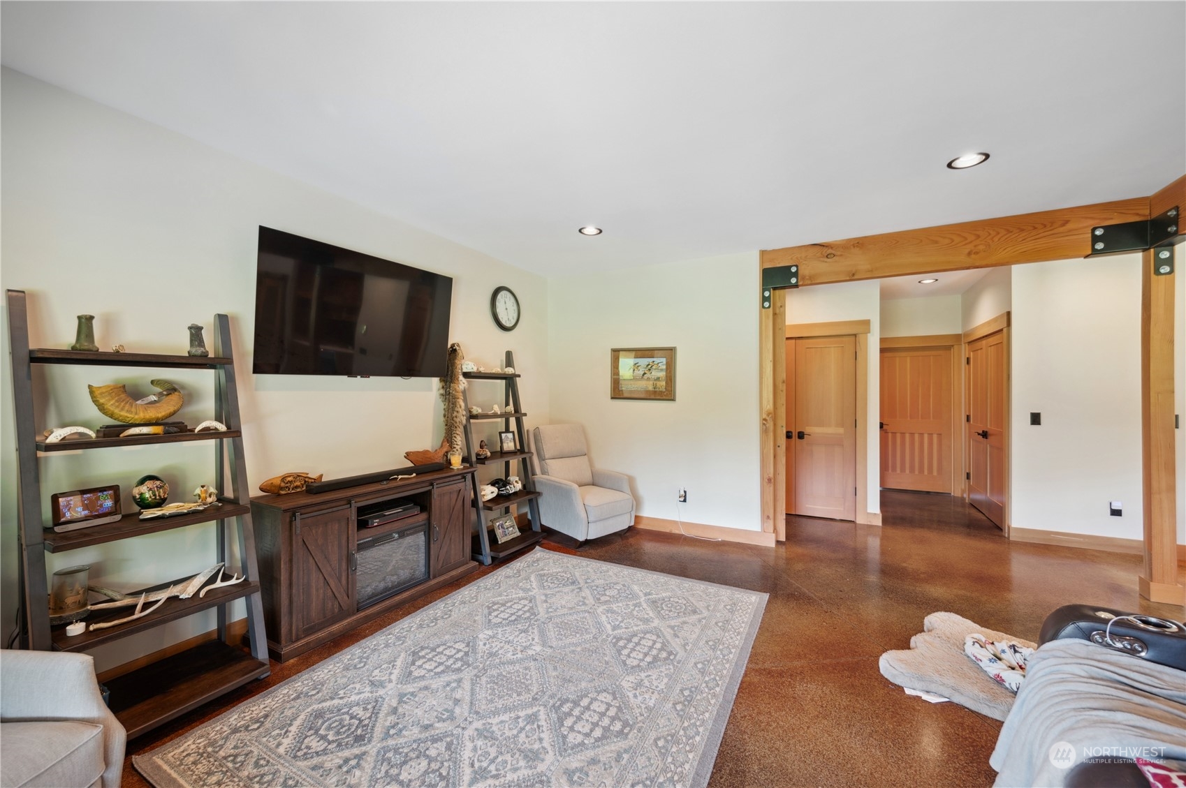 1680 Butler Creek Road Sedro-Woolley, WA 98284 - Photo 26 of 40 a living room with furniture and a flat screen tv