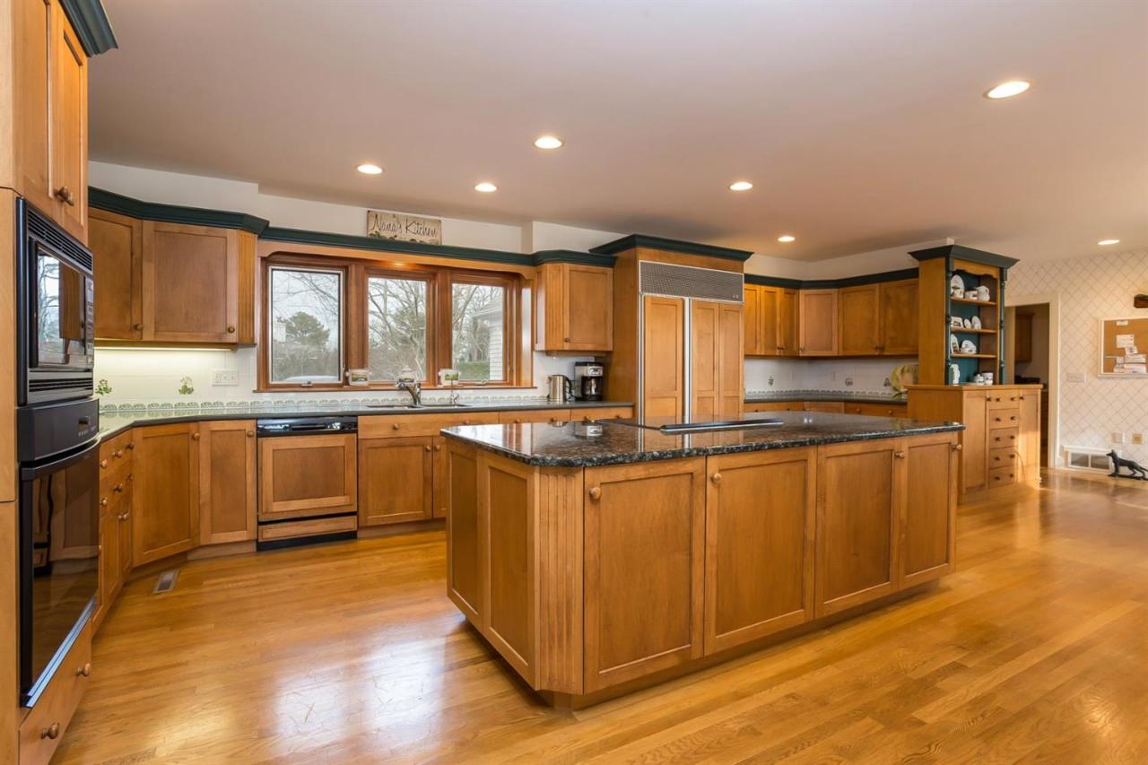 135 Point Isabella Road Cotuit, MA 02635 - Photo 10 of 32 Additional Photo
