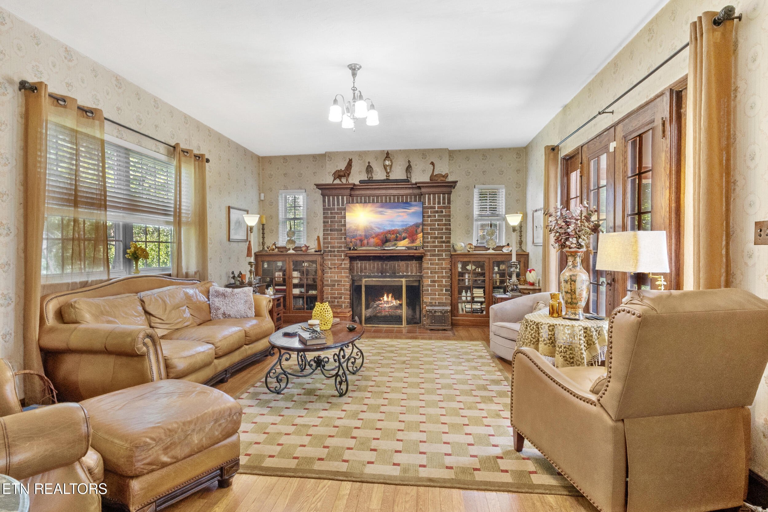 1533 Springbrook Road Alcoa, TN 37701 - Photo 12 of 60 16_living (2)