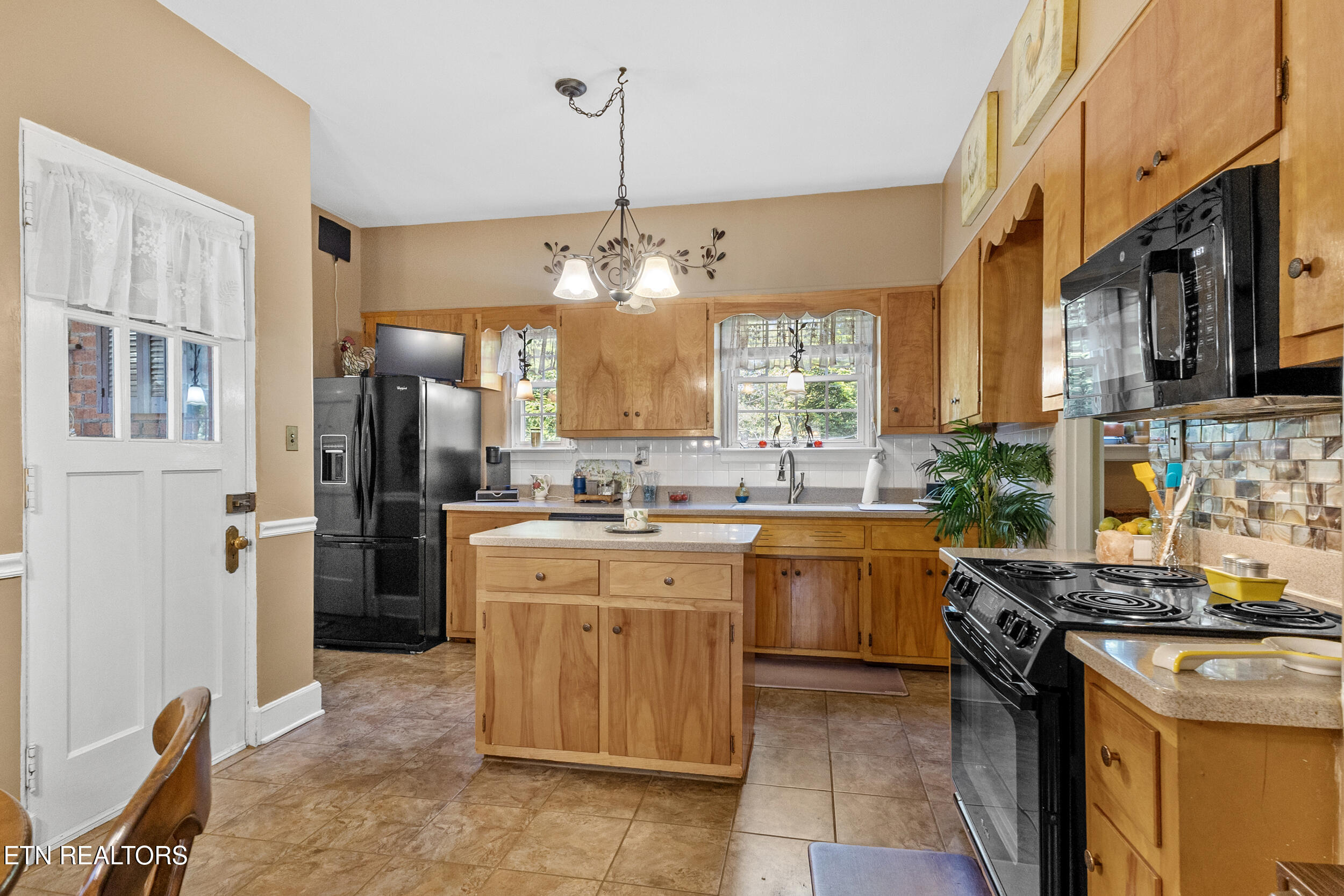 1533 Springbrook Road Alcoa, TN 37701 - Photo 21 of 60 30_kitchen (5)