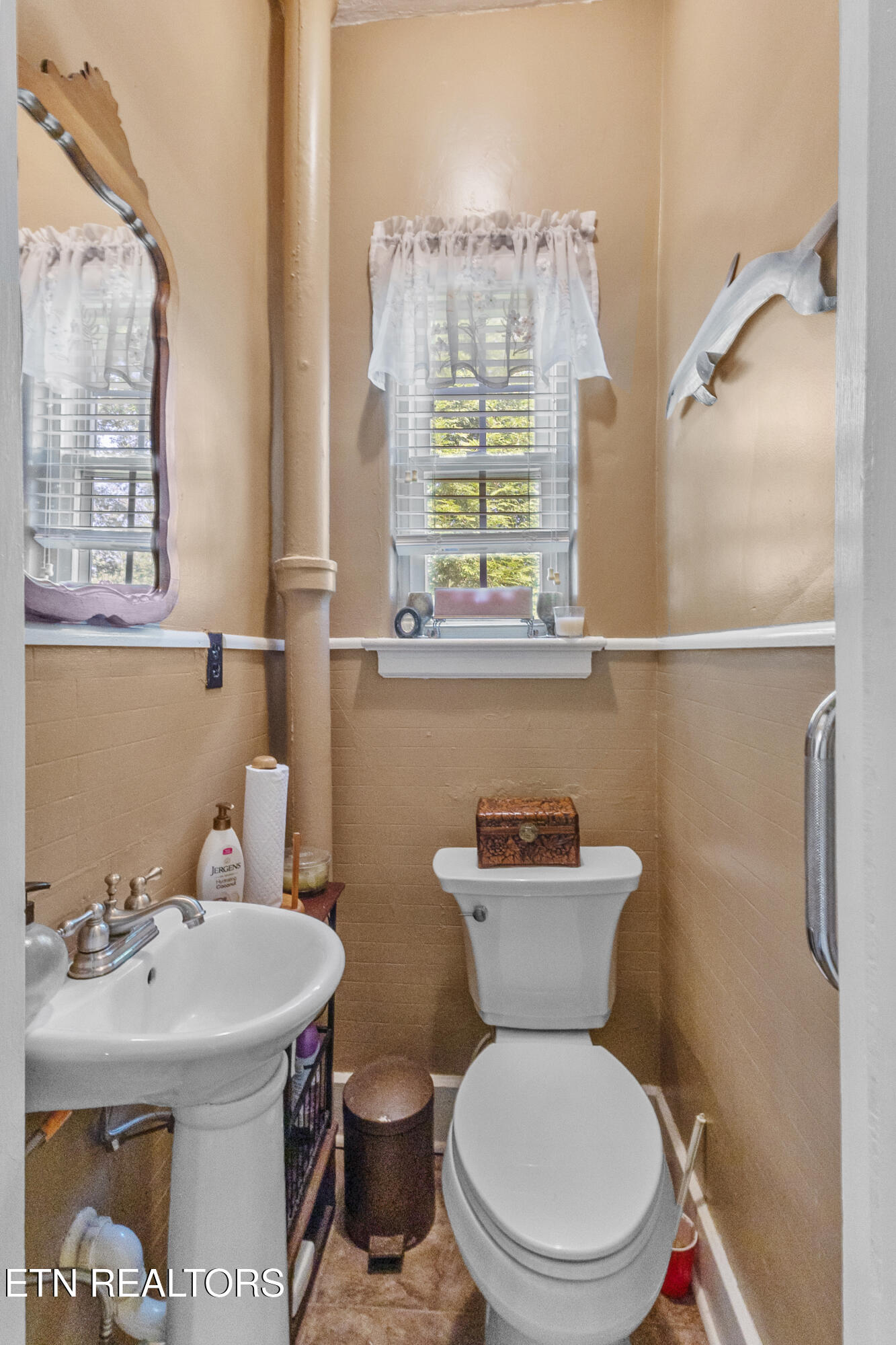 1533 Springbrook Road Alcoa, TN 37701 - Photo 26 of 60 35_half bath