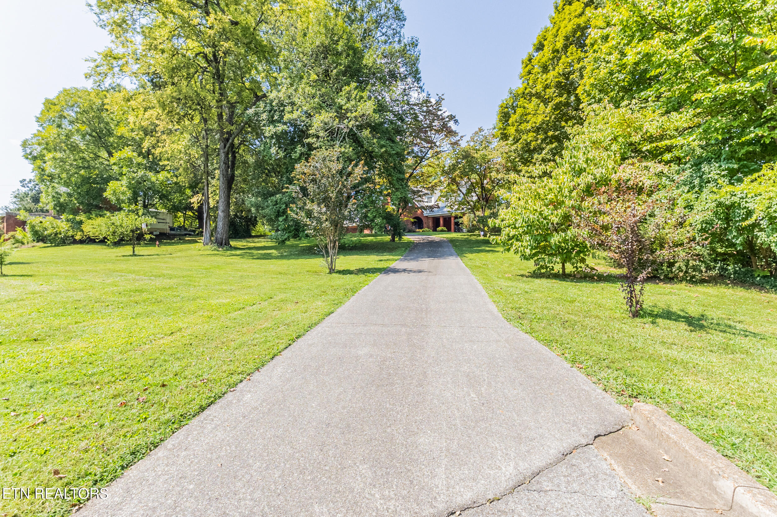 1533 Springbrook Road Alcoa, TN 37701 - Photo 3 of 60 3_driveway
