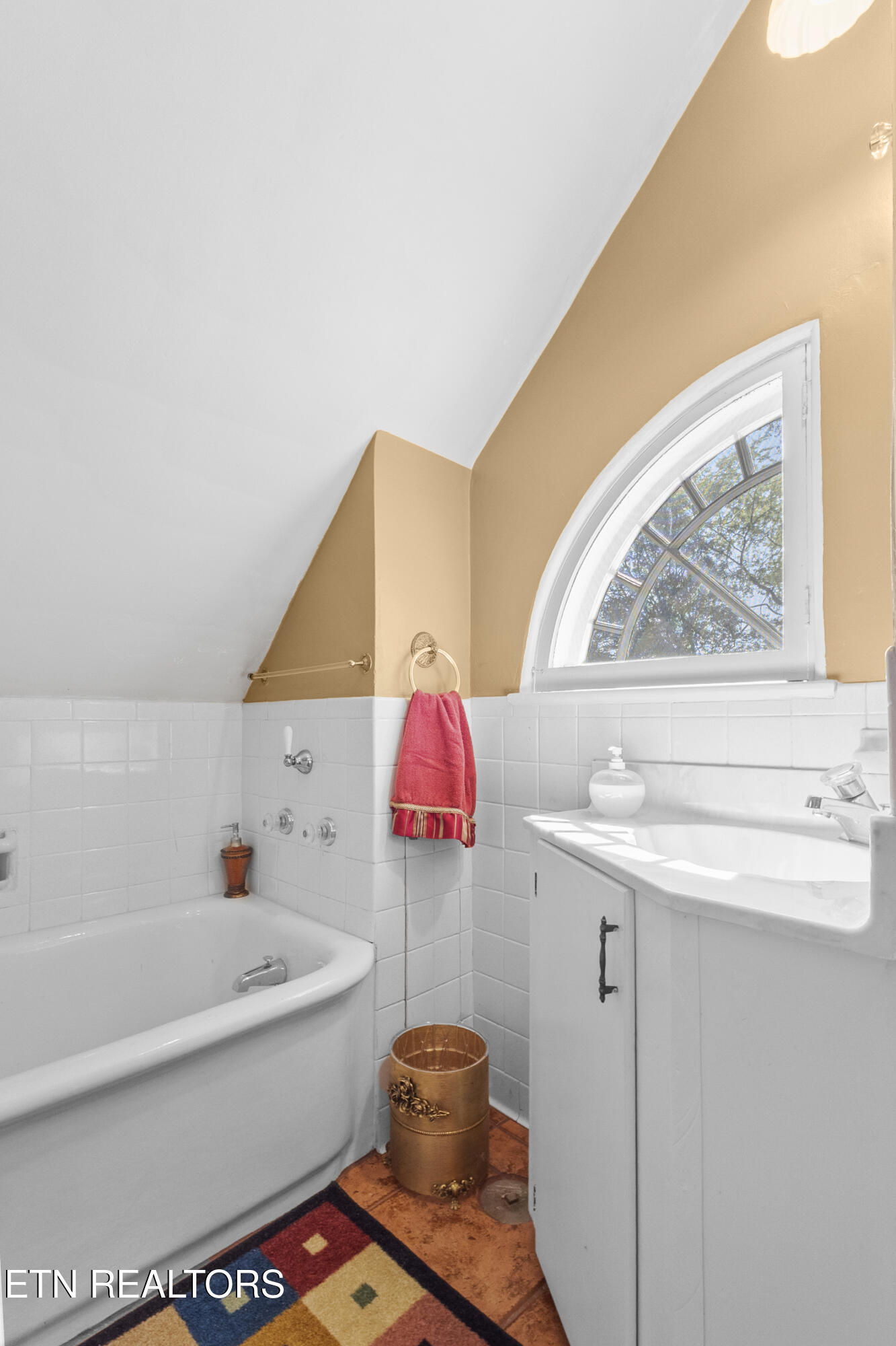 1533 Springbrook Road Alcoa, TN 37701 - Photo 36 of 60 49_bathroom 2