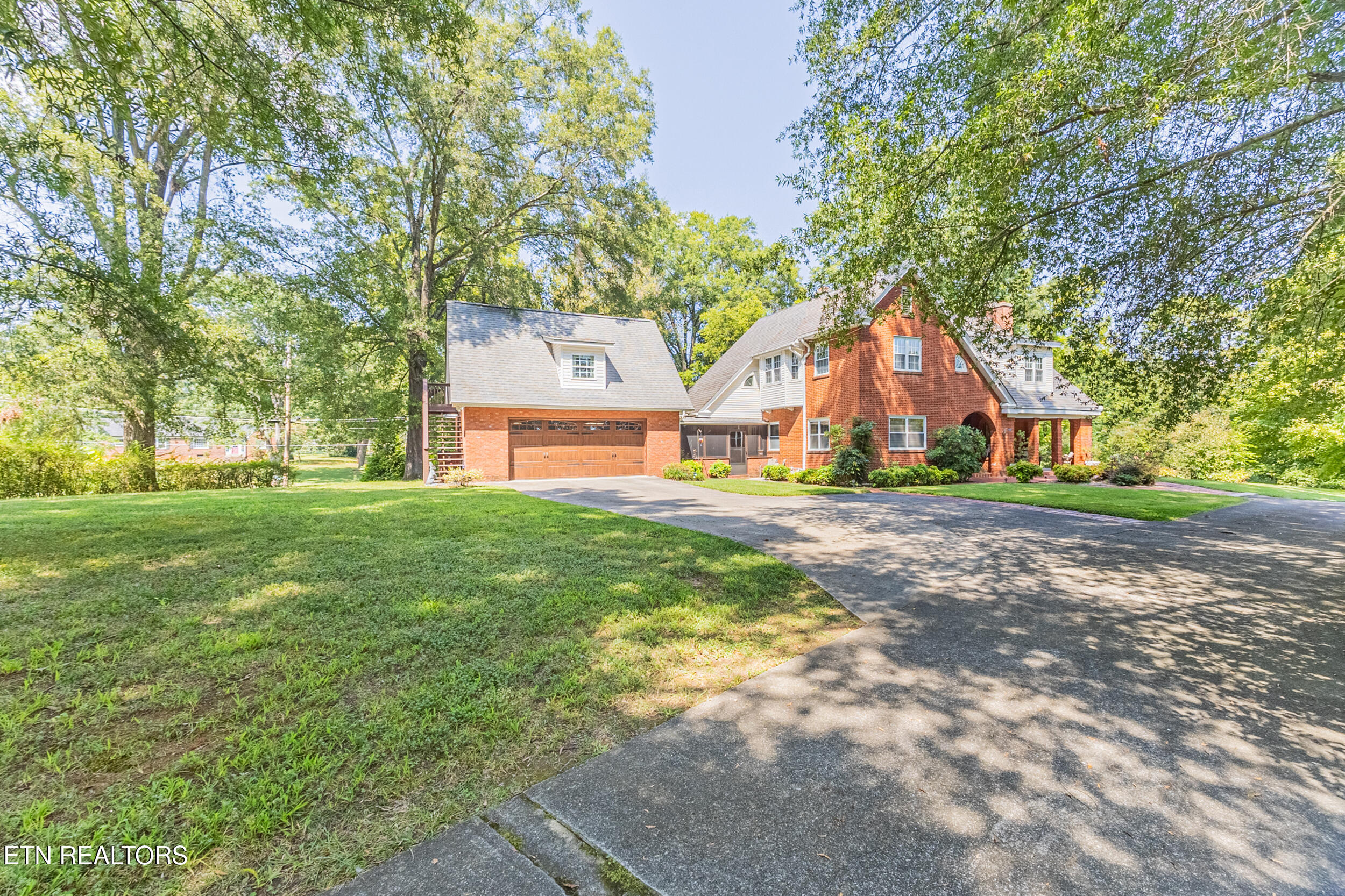 1533 Springbrook Road Alcoa, TN 37701 - Photo 6 of 60 8_front (3)