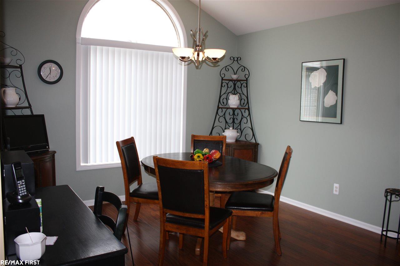 30129 Raintree Circle New Baltimore, MI 48047 - Photo 9 of 24 31304356-8.JPG