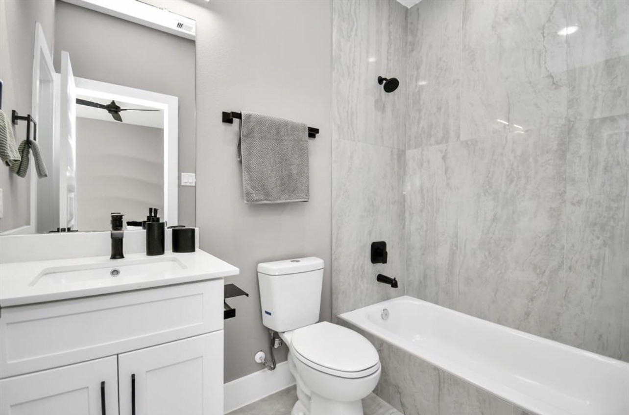 316 Thornton Road, Unit E Houston, TX 77018 - Photo 9 of 19