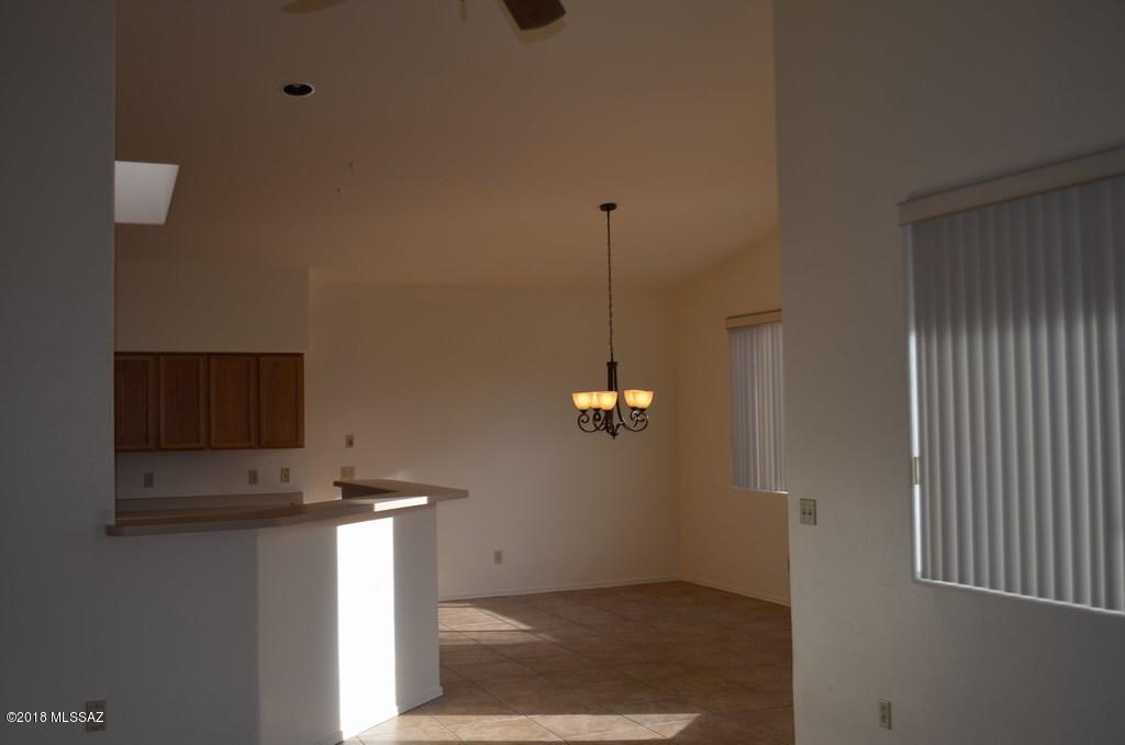 11240 North Sawtooth Road Oro Valley, AZ 85737 - Photo 5 of 44