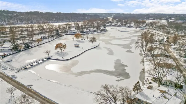 a picture of city view with lake view