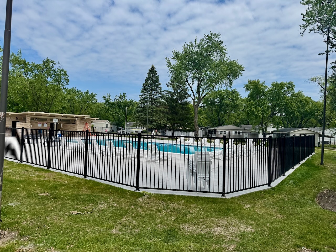 173 Northshore Road Elgin, IL 60123 - Photo 27 of 32 a view of a garden