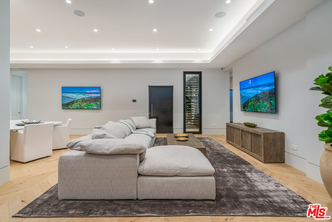 611 North Hillcrest Road Beverly Hills, CA 90210 - Photo 30 of 65